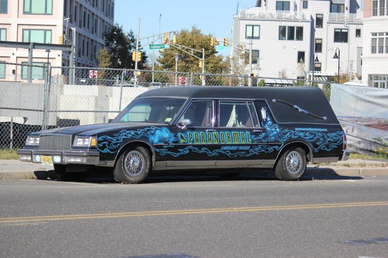 Luxury Chauffeur Driven Limo Service for Business Travel