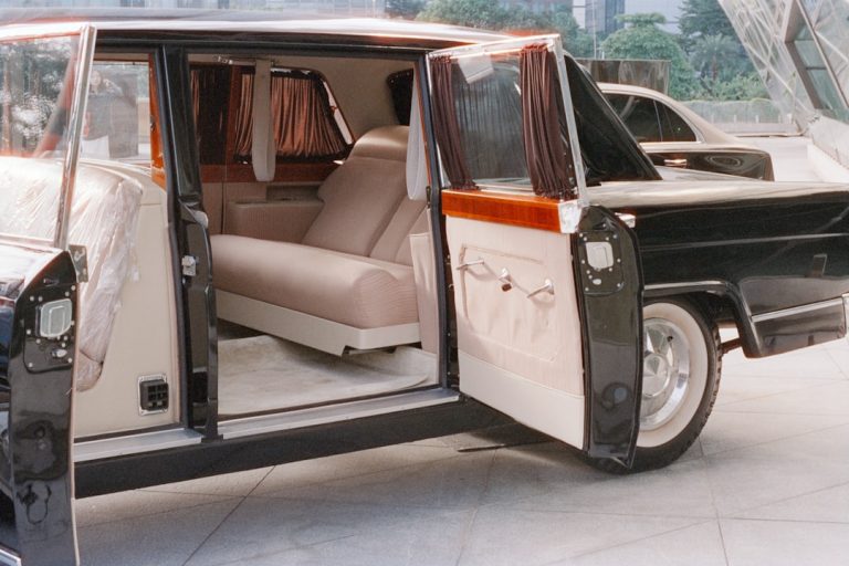 Best Luxury Car Executive Car Service for Elderly Passengers in South Florida